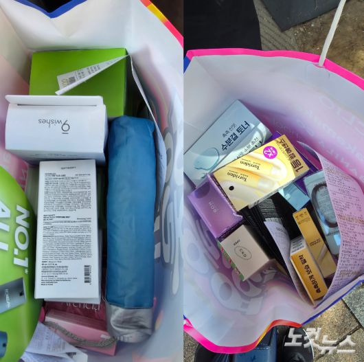 올리브영 쇼핑백 가득 담긴 스킨케어 세트, 간식류 등 외국인 관광객의 구매 품목. 양지훈 인턴기자