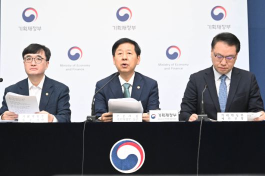 구윤철 경제부총리 겸 기획재정부 장관이 지난달 28일 정부세종청사에서 중앙동에서 열린 2026년 예산안 및 25~29년 국가재정운용계획 상세브리핑에서 발표문을 낭독하고 있다. 기획재정부 제공