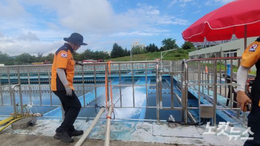 홍제정수장에 물을 공급하고 있는 모습. 전영래 기자