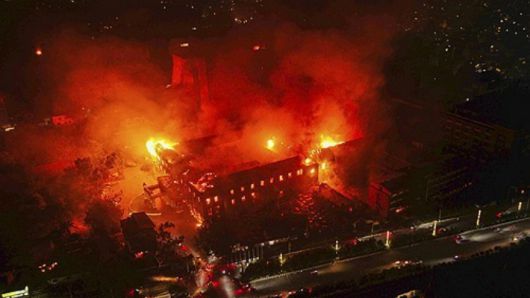 시위대 방화로 불타는 네팔 대통령 관저. 연합뉴스