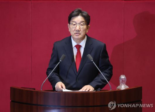 (서울=연합뉴스) 김주성 기자 = 불법 정치자금 수수 혐의를 받는 국민의힘 권성동 의원이 11일 국회 본회의에서 자신의 체포동의안 표결을 앞두고 신상발언을 하고 있다. 2025.9.11 utzza@yna.co.kr 연합뉴스