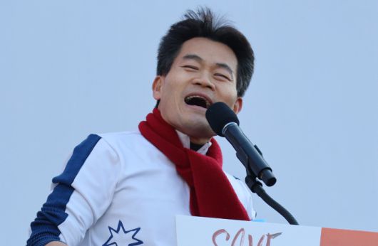 세이브코리아가 주최한 국가비상기도회에서 연설하는 한국사 강사 출신 전한길씨. 연합뉴스