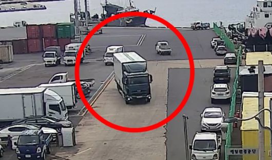 불법체류 중국인이 숨은 화물차 모습. 제주지방해양경찰청 제공