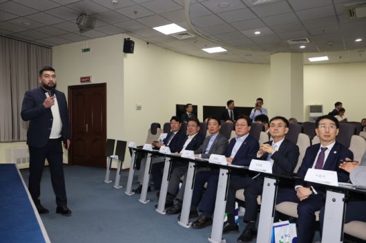 경남대표단이 알마티시 '승강기 연구개발 파크' 부지를 방문했다. 경남도청 제공