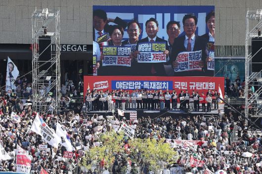 (대구=연합뉴스) 윤관식 기자 = 21일 대구 동구 동대구역 광장에서 국민의힘 '야당탄압·독재정치 국민 규탄대회'가 열리고 있다. 2025.9.21 psik@yna.co.kr 연합뉴스