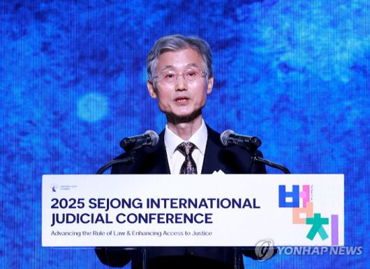 (서울=연합뉴스) 홍해인 기자 = 조희대 대법원장이 22일 서울 중구 신라호텔에서 열린 '2025 세종 국제 콘퍼런스'에서 개회사를 하고 있다. 2025.9.22 hihong@yna.co.kr 연합뉴스
