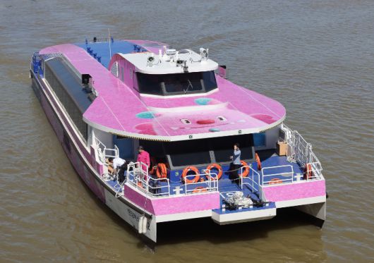 한강버스 하루만에 운항 재개…팔당댐 방류량 줄어 안전 확보     (서울=연합뉴스) 류영석 기자 = 21일 운항을 재개한 한강버스가 서울 여의도 선착장을 향하고 있다.     한강버스는 서울·경기지역 집중호우로 팔당댐 방류량이 늘자 전날 하루 운항을 임시 중단한 바 있다. 2025.9.21     ondol@yna.co.kr (RMX)   <저작권자(c) 연합뉴스, 무단 전재-재배포, AI 학습 및 활용 금지> 연합뉴스