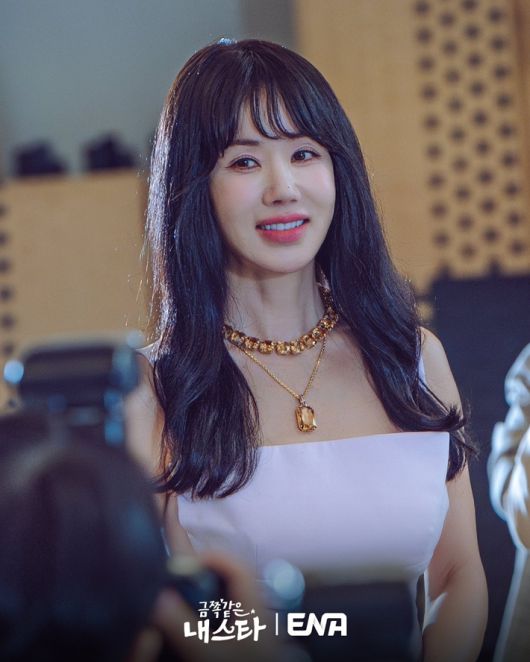 엄정화는 23일 오후 서울 강남의 한 카페에서 '금쪽같은 내 스타' 종영 기념 라운드 인터뷰를 열었다. ENA 공식 트위터