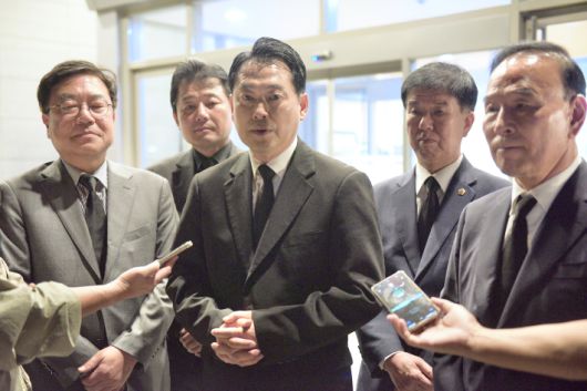 장동혁 국민의힘 대표가 4일 오후 세종시 한 장례식장에 마련된 국가전산망 장애 업무를 담당하다가 극단적인 선택을 한 행정안전부 공무원의 빈소를 찾아 조문한 뒤  발언하고 있다. 세종시 제공