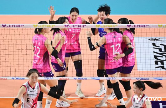 개막전 승리한 흥국생명. 한국배구연맹