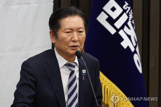 (서울=연합뉴스) 김주성 기자 = 더불어민주당 정청래 대표가 26일 서울 여의도 국회에서 본회의를 앞두고 열린 의원총회에서 발언하고 있다. 2025.10.26 utzza@yna.co.kr 연합뉴스