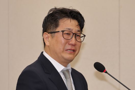 눈물 흘리는 문지석 검사     (서울=연합뉴스) 류영석 기자 = 15일 서울 여의도 국회에서 열린 고용노동부에 대한 기후에너지환경고용노동위원회 국정감사에서 참고인 신분으로 출석한 문지석 검사가 쿠팡cfs 관련 질의에 답변하던 중 눈물을 흘리고 있다. 2025.10.15     ondol@yna.co.kr (끝)   <저작권자(c) 연합뉴스, 무단 전재-재배포, AI 학습 및 활용 금지> 연합뉴스