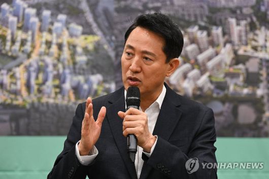 (서울=연합뉴스) 이진욱 기자 = 오세훈 서울시장이 16일 서울시청에서 열린 정비사업 연합회 간담회에서 발언하고 있다. 2025.10.16 [공동취재] cityboy@yna.co.kr 연합뉴스