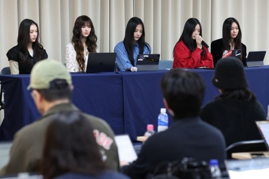 왼쪽부터 해린, 다니엘, 민지, 하니, 혜인. 연합뉴스