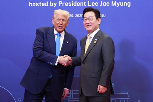 악수하는 이재명 대통령과 도널드 트럼프 미국 대통령. 연합뉴스