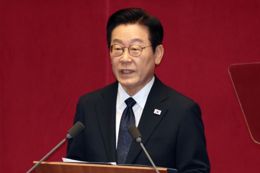 이재명 대통령이 4일 서울 여의도 국회 본회의장에서 내년도 정부 예산안에 대한 시정연설을 하고 있다. 연합뉴스