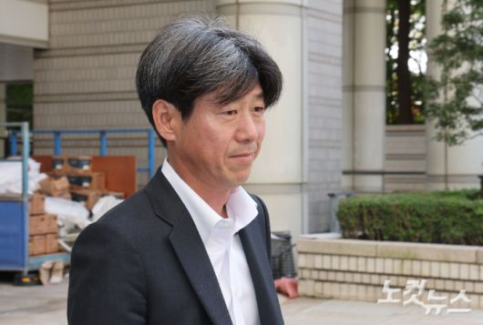 대장동 개발 비리 의혹 사건에 연루돼 특정경제범죄 가중처벌법상 배임 등 혐의로 기소된 남욱 변호사가 31일 서울 서초구 서울중앙지방법원에서 열린 1심 선고공판에 출석하고 있다. 황진환 기자