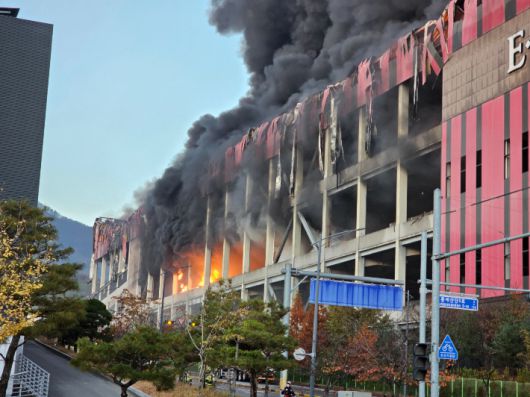 물류센터 화재 모습. 독자 제공