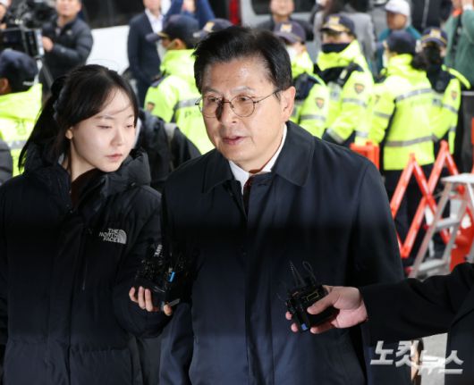 자유와혁신 황교안 대표(당시 자유한국당 대표)가 20일 오후 서울 양천구 남부지법에서 열린 '국회 패스트트랙(신속처리안건) 충돌 사건' 관련 1심 선고 공판에 출석하고 있다. 황진환 기자