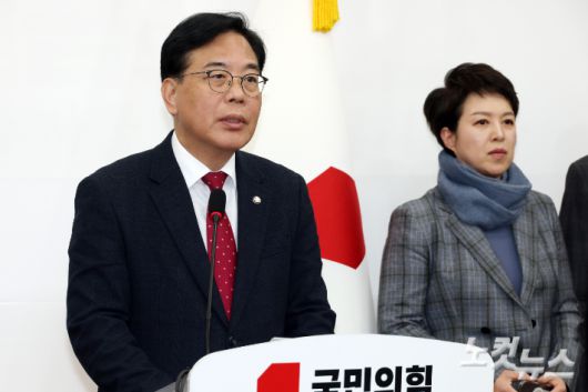 국민의힘 송언석 원내대표가 3일 서울 여의도 국회에서 기자회견을 하고 있다. 윤창원 기자