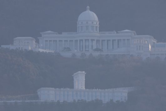 적막한 가평 통일교 본부     (가평=연합뉴스) 임병식 기자 =  통일교 금품수수 의혹이 정치권을 강타한 가운데 12일 오전 경기도 가평군 통일교 천정궁 일대가 적막하다. 2025.12.12     andphotodo@yna.co.kr (끝)   <저작권자(c) 연합뉴스, 무단 전재-재배포, AI 학습 및 활용 금지> 연합뉴스