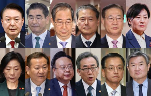 사진은 (왼쪽부터 시계방향으로) 2024년 12월 3일 밤 비상계엄을 선포한 윤석열 대통령과 이를 심의하는 국무회의에 참석한 김용현 전 국방장관, 한덕수 국무총리, 김영호 통일부 장관, 박성재 법무부 장관, 송미령 농림축산식품부 장관, 조태용 국가정보원장, 최상목 경제부총리 겸 기획재정부 장관, 조태열 외교부 장관, 조규홍 보건복지부 장관, 이상민 전 행정안전부 장관, 오영주 중소벤처기업부 장관. 윤창원·박종민·국회사진취재단·대통령실 제공