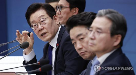 이재명 대통령이 16일 정부세종컨벤션센터에서 열린 보건복지부(질병관리청)·식품의약품안전처 업무보고에서 발언하고 있다. 연합뉴스