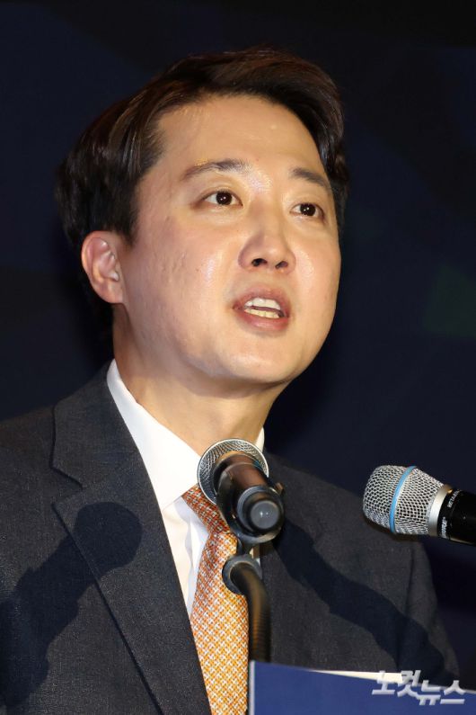 이준석 개혁신당 대표가 15일 오후 서울 여의도 페어몬트 앰배서더 서울 그랜드볼룸에서 열린 한국 선교 140주년 비전 선포식에서 축사를 하고 있다. 박종민 기자