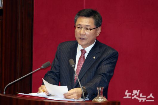 부산진을 이헌승 의원과 부산진갑 정성국 의원이 현역 김영욱 부산진구청장에 대한 평가를 두고 차이가 어떻게 날지 지역정가의 관심이 쏠리고 있다. 사진은 이헌승 의원. 황진환 기자