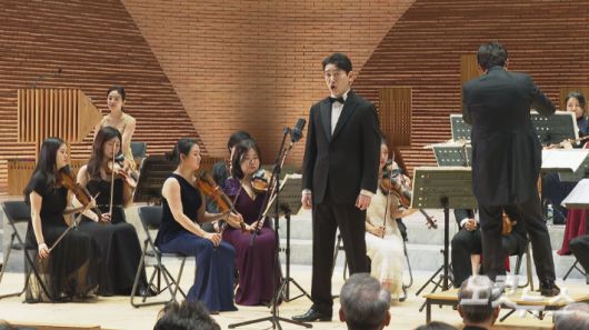 베이스 손혜수는 슈베르트의 '마왕(Erlkönig)', 한국 가곡 '마중' 등을 깊은 울림으로 노래했다.