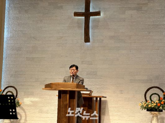대전CBS 유지이사회 지도 목사 김진태 목사(보문감리교회)가 말씀을 증거하고 있다. 사진: 대전CBS