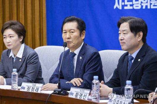 (서울=연합뉴스) 황광모 기자 = 더불어민주당 정청래 대표가 2일 국회에서 열린 시도 당 위원장ㆍ시도 당 지방선거 기획단장 연석회의에서 공천 원칙에 대해 말하고 있다. 2026.1.2 hkmpooh@yna.co.kr 연합뉴스