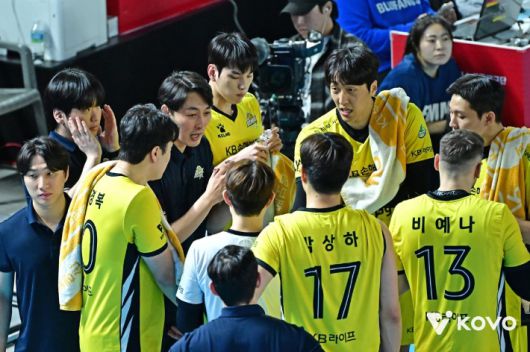 하현용 감독 체제의 KB손해보험 선수들. 한국배구연맹