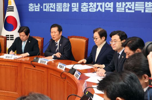 더불어민주당 정청래 대표가 6일 국회에서 열린 충남·대전 통합 및 충청지역 발전특별위원회 제2차 전체 회의에서 발언하고 있다. 연합뉴스