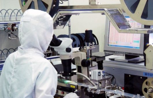 반도체 부품 공장. 한국무역협회 제공