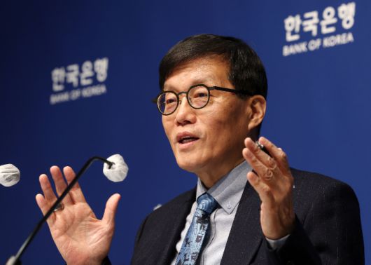 이창용 한국은행 총재가 15일 서울 중구 한국은행에서 기자간담회를 하고 있다. 연합뉴스
