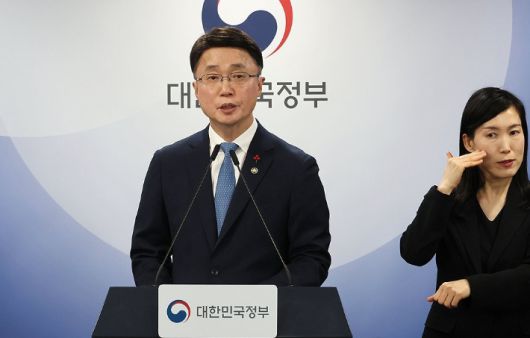 류제명 과학기술정보통신부 2차관이 15일 서울 종로구 정부서울청사에서 독자AI 파운데이션 모델 프로젝트 1차 단계평가 결과를 발표하고 있다. 연합뉴스