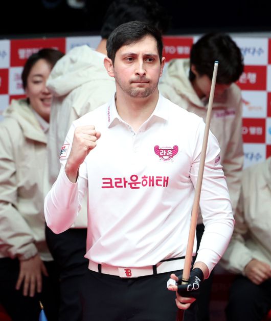 준PO 3차전 3세트에서 퍼펙트 큐를 달성한 크라운해태 마르티네스. PBA