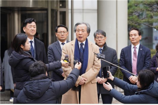 정기석 국민건강보험공단 이사장은 15일 담배회사 ㈜KT&G, ㈜한국필립모리스, ㈜BAT코리아를 상대로 진행 된 담배소송 항소심 선고일에 참석했다. 건보공단 제공