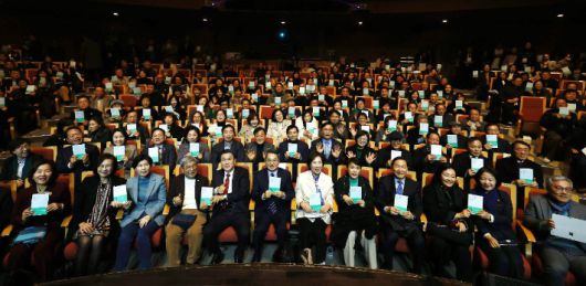 유은혜 전 사회부총리 겸 교육부장관의 '숨쉬는 학교' 출판기념회 및 북콘서트 단체 사진. 유은혜 전 교육부장관 측 제공