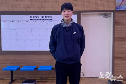 인터뷰하는 한국체대 연성호 코치. 이우섭 기자