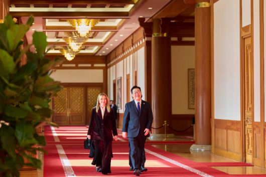 이재명 대통령과 조르자 멜로니 이탈리아 총리가 19일 청와대에서 공동언론발표를 마친 후 오찬장으로 이동하고 있다. 청와대 제공