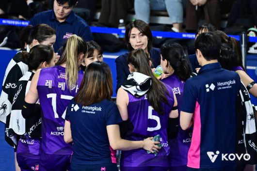 요시하라 토모코 흥국생명 감독. 한국배구연맹