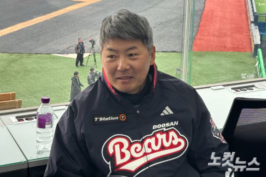 인터뷰하는 두산 김원형 감독. 이우섭 기자