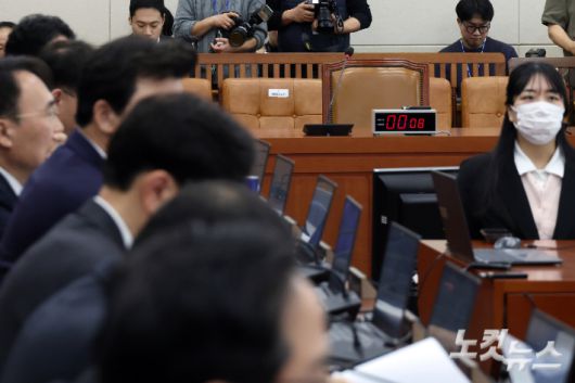 19일 서울 여의도 국회에서 열린 재정경제기획위원회 이혜훈 기획예산처 장관 후보자 인사청문회에서 후보자의 자리가 비어 있다. 윤창원 기자