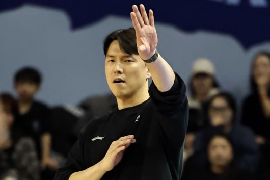 작전 지시하는 삼성 김효범 감독. 연합뉴스