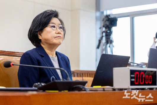 이혜훈 기획예산처 장관 후보자가 23일 오전 서울 여의도 국회 재정경제기획위원회 전체회의에서 열린 인사청문회에 출석해 자리에 앉아있다. 윤창원 기자