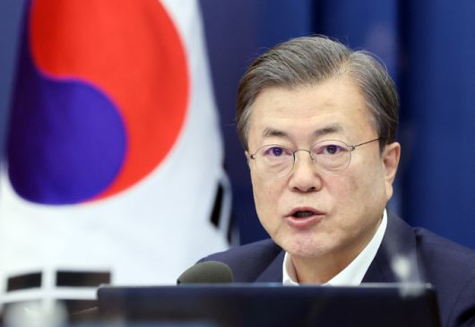 문재인 대통령이 30일 오후 청와대에서 열린 수석·보좌관회의에 참석해 발언하고 있다. 뉴시스