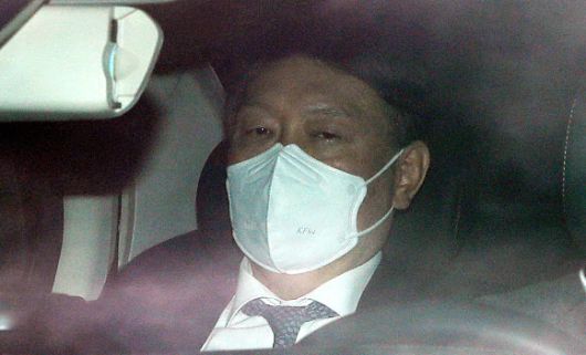 윤석열 검찰총장이 2일 오전 서울 서초구 대검찰청으로 출근하고 있다. 뉴스1