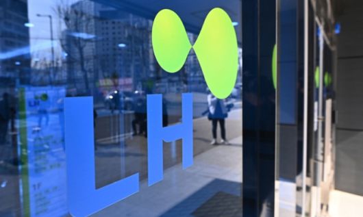 한국토지주택공사(LH) 직원들의 광명·시흥 신도시 투기 의혹을 수사 중인 경기남부경찰청이 경남 진주 LH 본사, LH 과천의왕사업본부, LH 광명시흥사업본부 등에 대해 압수수색을 진행했다. 사진은 9일 경기도 LH 과천의왕사업본부 모습. 뉴시스